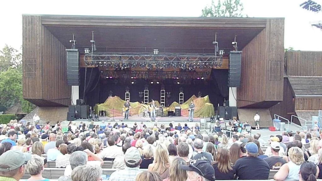 Ray Neyens on stage