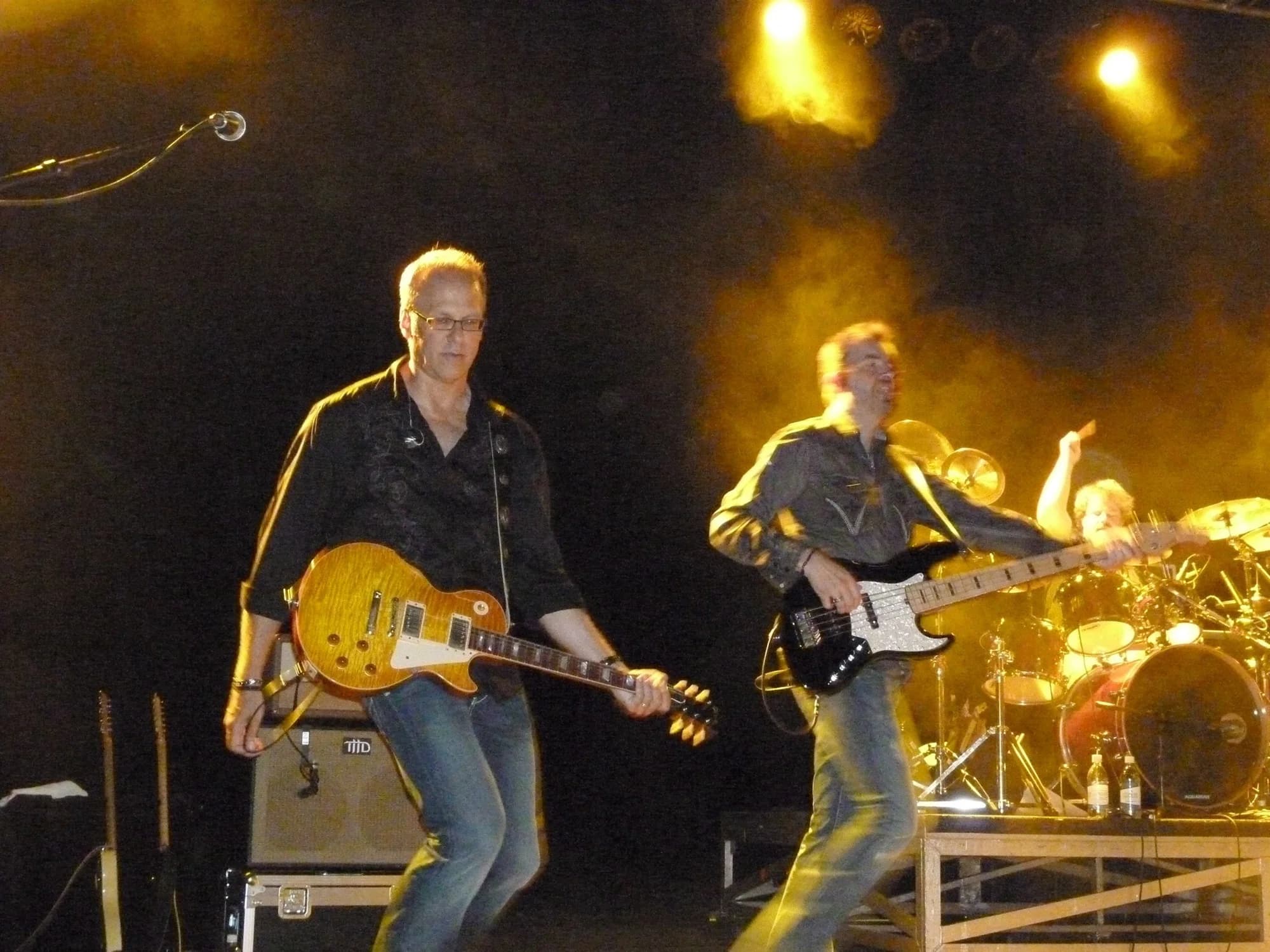 Ray Neyens guitar close up